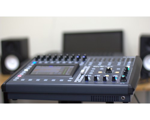 INVOTONE MX2208D - цифровой микшерный пульт, 22 входа, 12 выходов, 2 FX процессора