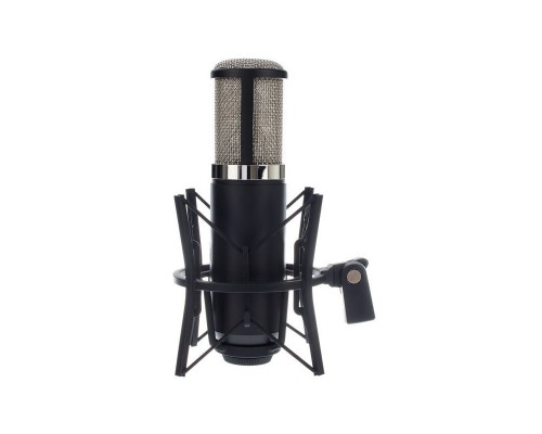 AKG P820 - микрофон ламповый , предусилитель, SH300 'паук', КЕЙС
