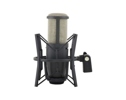 AKG P420 - микрофон конденсаторный, 3 диаграммы напр., 20-20000Гц, в комплекте 'паук' , КЕЙС