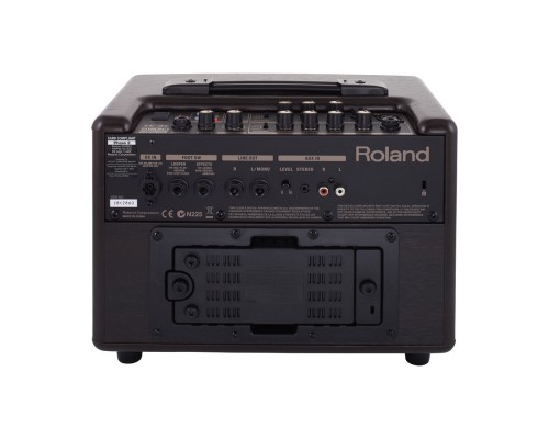 ROLAND AC-33 RW - комбо для акустических гитар, стерео, 2х15 Вт., 8 батареек АА.